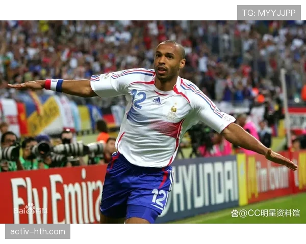 亨利盘带风格引领足坛新潮流,惊艳技巧与战术智慧引热议 亨利盘带风格引领足坛新潮流,惊艳技巧与战术智慧引热议