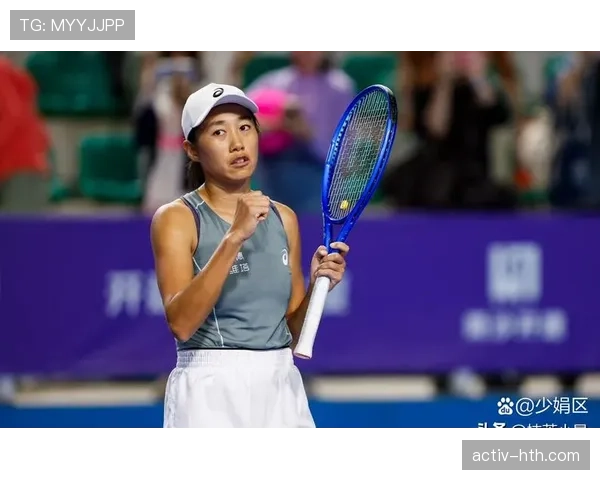 张帅训练完直接蹲路边啃煎饼，这自律和接地气我真服了